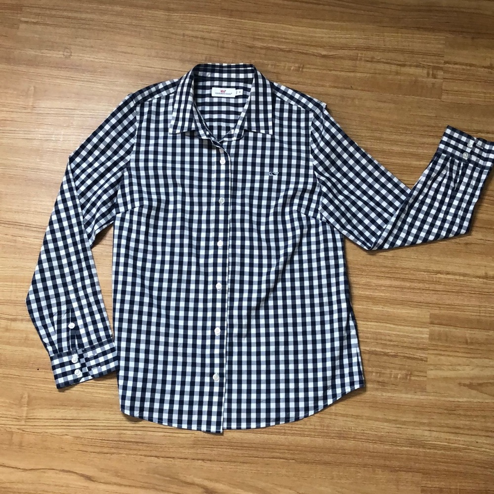 Vineyard Vines 🐳 Plated Buttoned Down Shirt